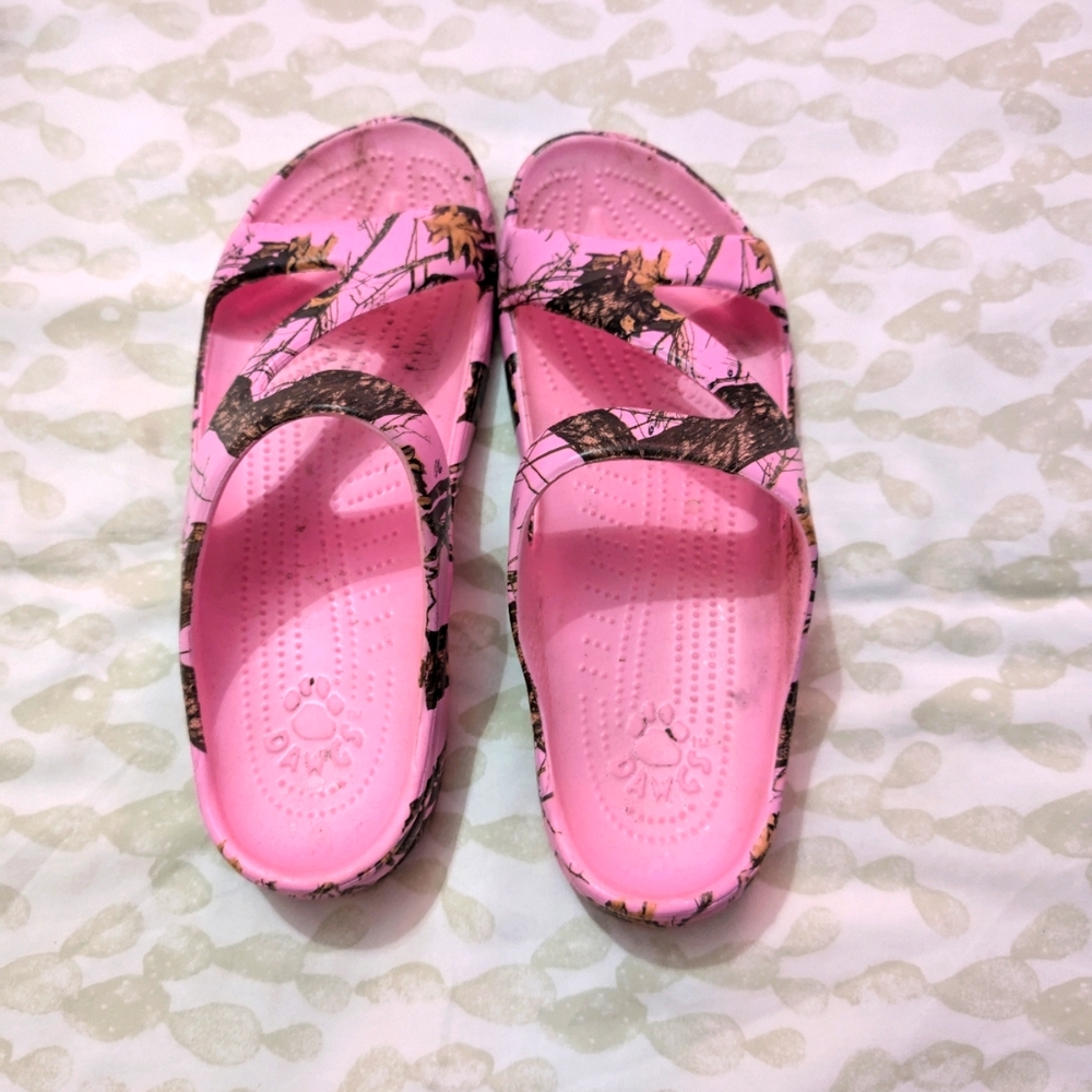 Woman's dawgs sandals